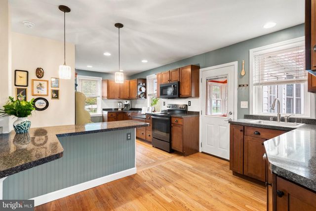 214 W BROOKHAVEN RD, Brookhaven, PA 19015