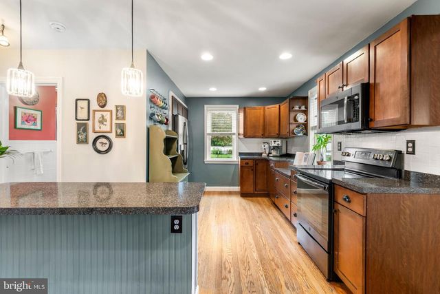 214 W BROOKHAVEN RD, Brookhaven, PA 19015