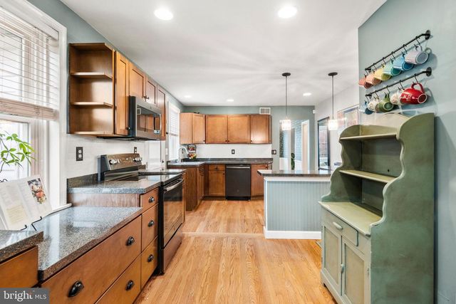 214 W BROOKHAVEN RD, Brookhaven, PA 19015