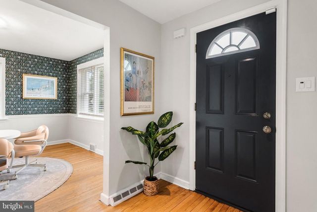 214 W BROOKHAVEN RD, Brookhaven, PA 19015