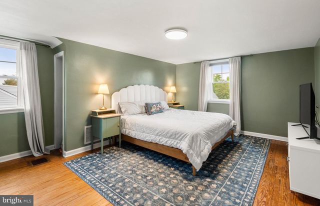 214 W BROOKHAVEN RD, Brookhaven, PA 19015