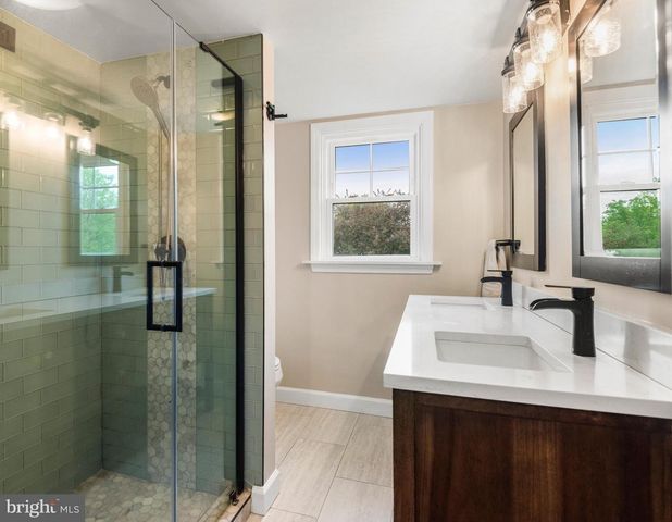 214 W BROOKHAVEN RD, Brookhaven, PA 19015