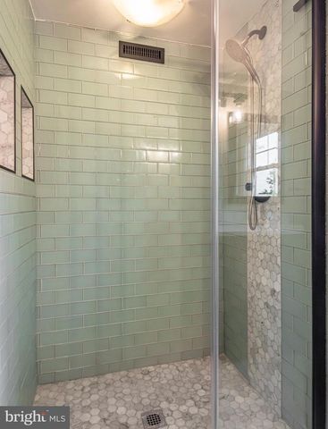 214 W BROOKHAVEN RD, Brookhaven, PA 19015
