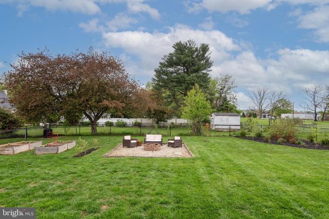 214 W BROOKHAVEN RD, Brookhaven, PA 19015