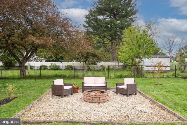 214 W BROOKHAVEN RD, Brookhaven, PA 19015