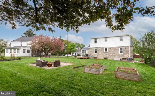 214 W BROOKHAVEN RD, Brookhaven, PA 19015