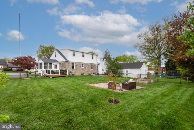 214 W BROOKHAVEN RD, Brookhaven, PA 19015