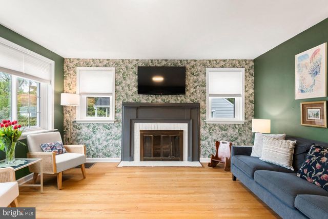 214 W BROOKHAVEN RD, Brookhaven, PA 19015