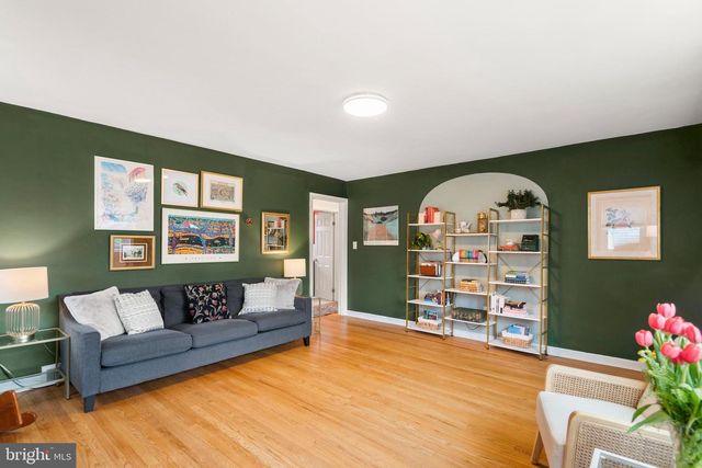 214 W BROOKHAVEN RD, Brookhaven, PA 19015
