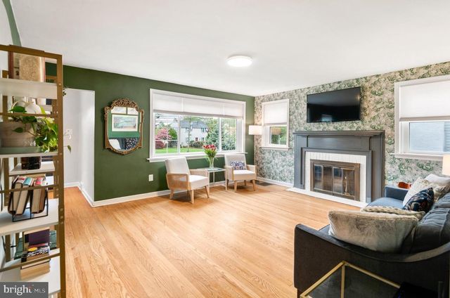 214 W BROOKHAVEN RD, Brookhaven, PA 19015