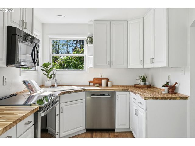 5910 Se CEDAR St, Milwaukie, OR 97222