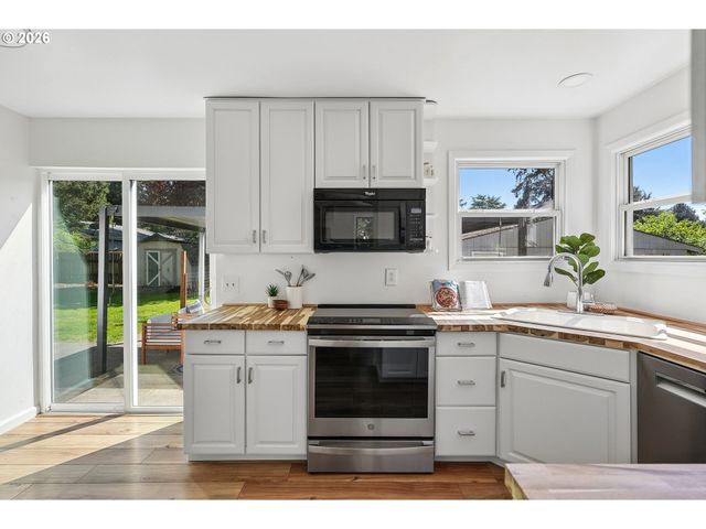 5910 Se CEDAR St, Milwaukie, OR 97222