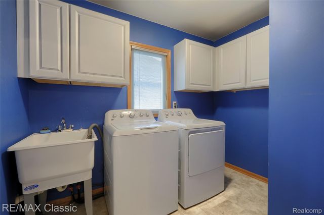 43274 Hillsboro Drive, Clinton Charter Township, MI 48038