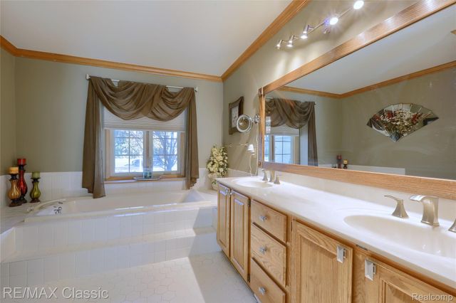 43274 Hillsboro Drive, Clinton Charter Township, MI 48038