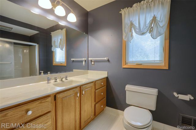 43274 Hillsboro Drive, Clinton Charter Township, MI 48038