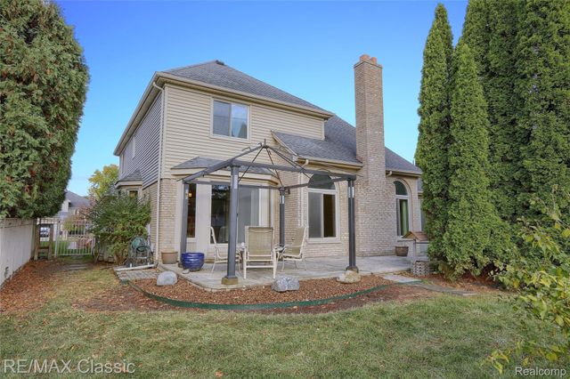 43274 Hillsboro Drive, Clinton Charter Township, MI 48038