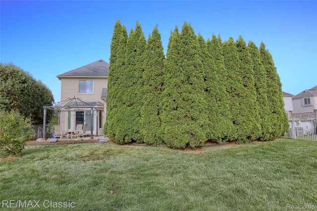 43274 Hillsboro Drive, Clinton Charter Township, MI 48038