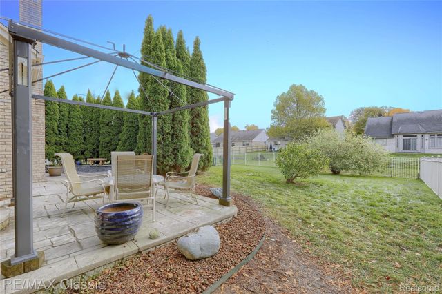 43274 Hillsboro Drive, Clinton Charter Township, MI 48038