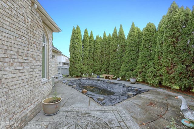 43274 Hillsboro Drive, Clinton Charter Township, MI 48038
