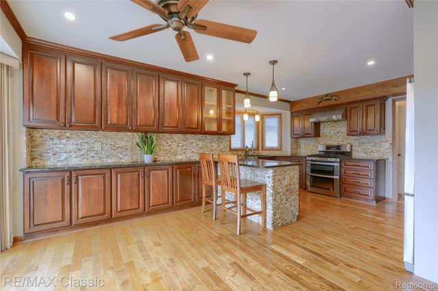 43274 Hillsboro Drive, Clinton Charter Township, MI 48038