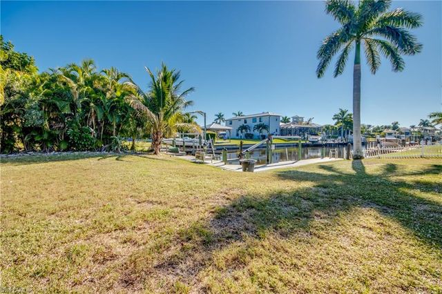 1122 El Dorado PKWY E, Cape Coral, FL 33904