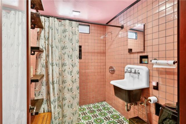 156 E 70th, Los Angeles, CA 90003