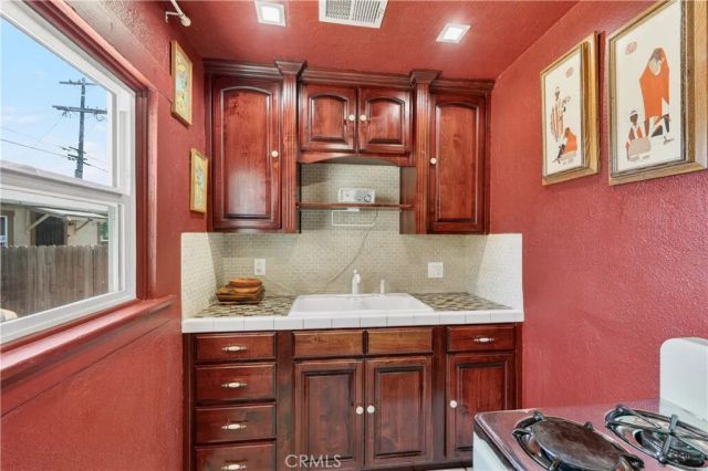 156 E 70th, Los Angeles, CA 90003