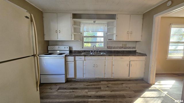 200 W 12TH Street, Johnston City, IL 62951