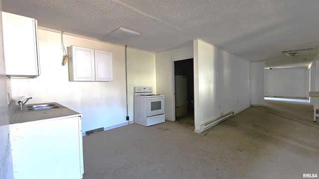 200 W 12TH Street, Johnston City, IL 62951