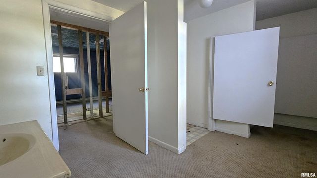 200 W 12TH Street, Johnston City, IL 62951