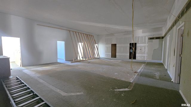 200 W 12TH Street, Johnston City, IL 62951