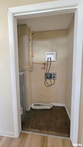 200 W 12TH Street, Johnston City, IL 62951