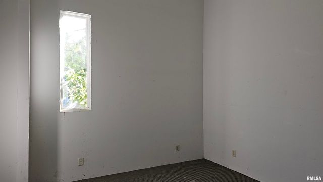 200 W 12TH Street, Johnston City, IL 62951