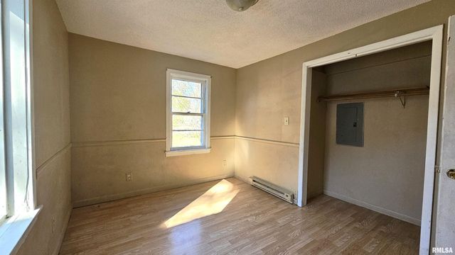 200 W 12TH Street, Johnston City, IL 62951