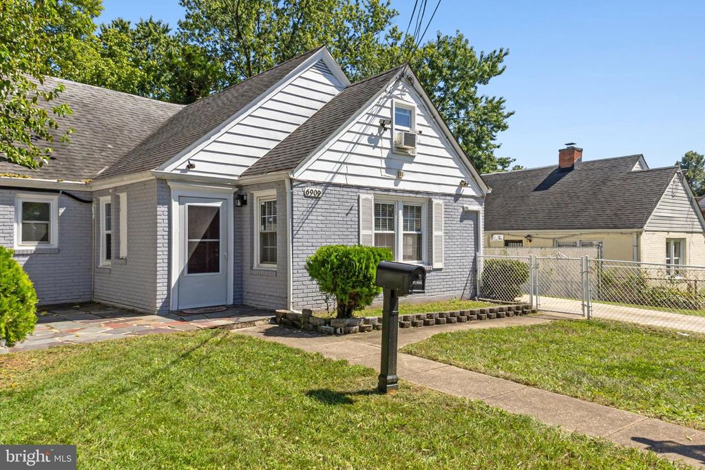 6909 STANDISH, Hyattsville, MD 20784