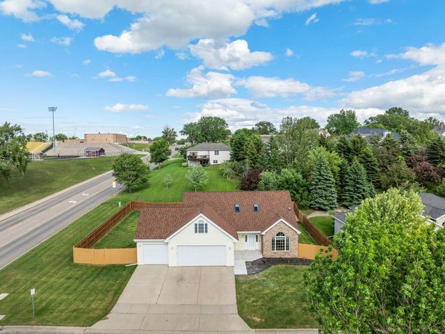 1101 10th St SW, Minot, ND 58701