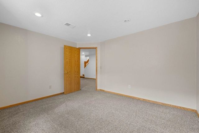1101 10th St SW, Minot, ND 58701