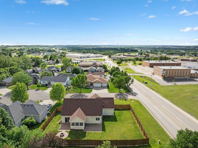 1101 10th St SW, Minot, ND 58701