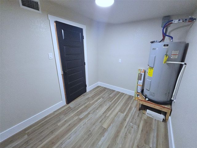 917 E Myrtle Street, Angleton, TX 77515