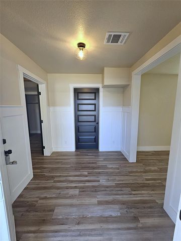 917 E Myrtle Street, Angleton, TX 77515