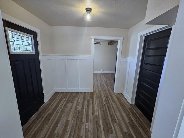 917 E Myrtle Street, Angleton, TX 77515