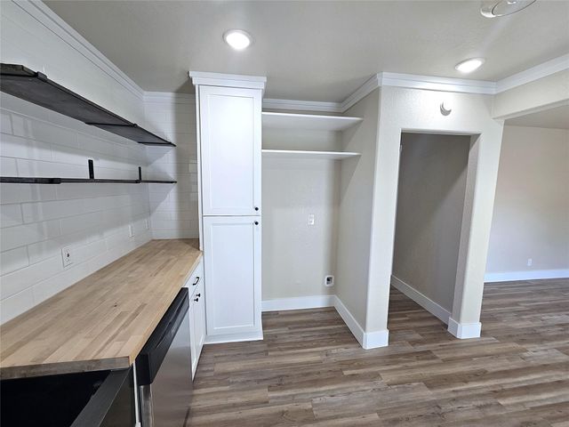 917 E Myrtle Street, Angleton, TX 77515