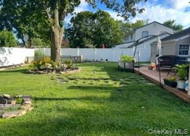 2914 Connecticut Avenue, Medford, NY 11763