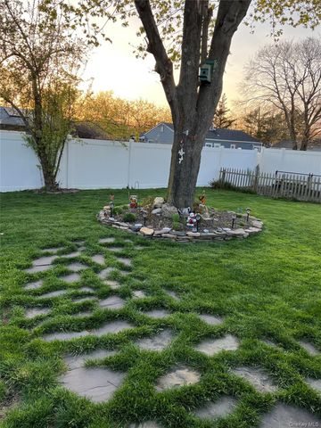 2914 Connecticut Avenue, Medford, NY 11763