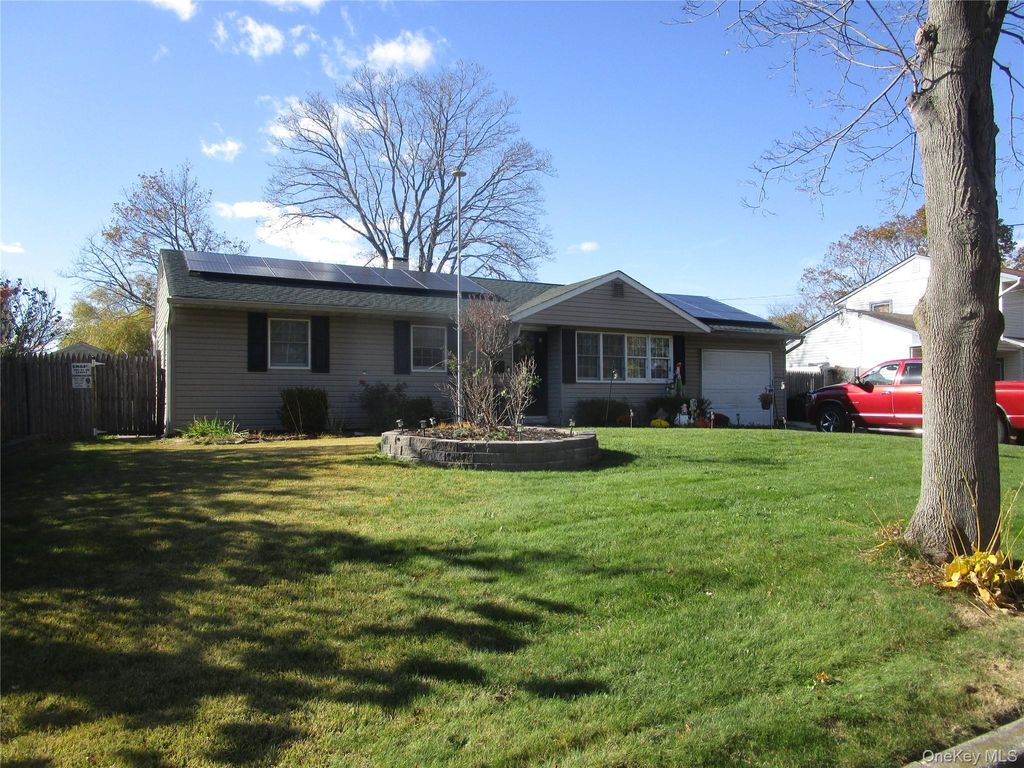 2914 Connecticut Avenue, Medford, NY 11763