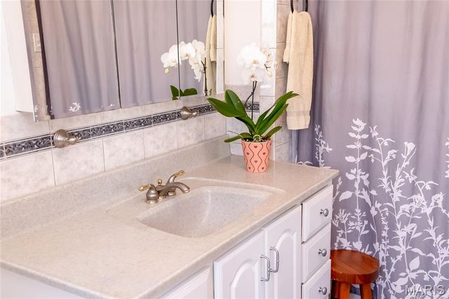 6 Cardigan Drive, Ferguson, MO 63135