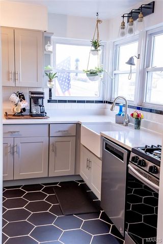 6 Cardigan Drive, Ferguson, MO 63135