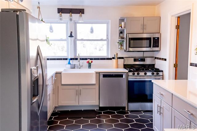 6 Cardigan Drive, Ferguson, MO 63135