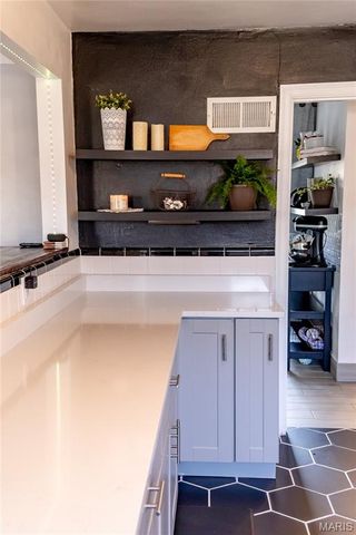 6 Cardigan Drive, Ferguson, MO 63135