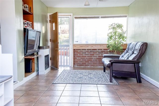 6 Cardigan Drive, Ferguson, MO 63135